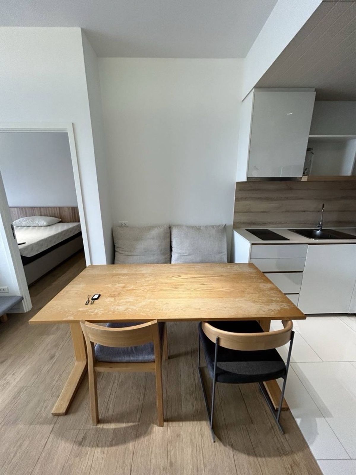 คอนโดสยาม จุฬา สามย่าน : 📢👇ขายพร้อมผู้เช่า ถึง กันยายน 2569
 คอนโดใจกลางเมือง! ทำเลเยี่ยมที่สามย่าน เชื่อมต่อ MRT โดยตรง เหมาะทั้งสำหรับการลงทุนหรืออยู่อาศัยเอง เฟอร์นิเจอร์ครบ พร้อมเข้าอยู่ได้ทันที