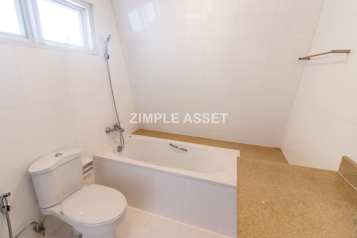 For RentWitthayu, Chidlom, Langsuan, Ploenchit : Line ID: @zimple_asset Apartment - condo style in Soi Nai Lert, Wireless Road. Spacious room, fully furnished, with fitness center and swimming pool. Pet friendly.🐶 Conveniently to transportation.