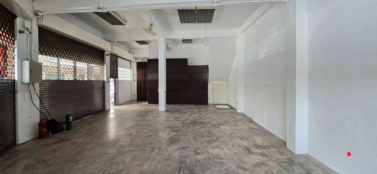 ให้เช่าร้านค้า/ตลาดนัดเยาวราช บางลำพู : ปล่อยเช่า พื้นที่ช็อปร้านค้า ชั้น 1 ขนาด 88 ตารางเมตร ติดถนนเจริญกรุง - เยาวราช ใกล้ รถไฟฟ้า MRT สถานี สามยอด 400 เมตร 