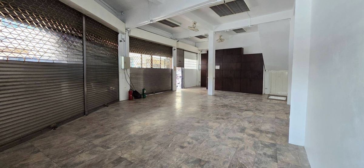 ให้เช่าร้านค้า/ตลาดนัดเยาวราช บางลำพู : ปล่อยเช่า พื้นที่ช็อปร้านค้า ชั้น 1 ขนาด 88 ตารางเมตร ติดถนนเจริญกรุง - เยาวราช ใกล้ รถไฟฟ้า MRT สถานี สามยอด 400 เมตร 