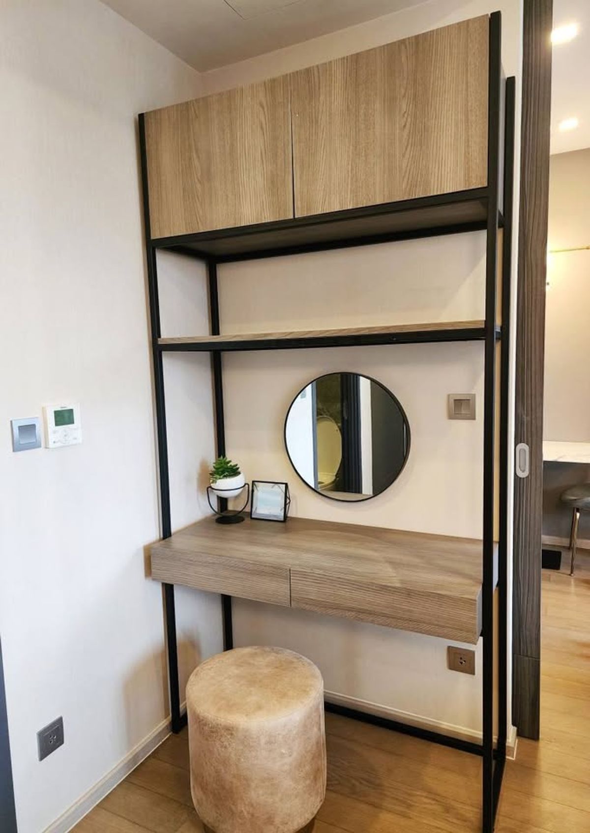 For RentCondoSukhumvit, Asoke, Thonglor : Ashton Asoke, curved glass room for rent, 35,000 baht [NCr250760]