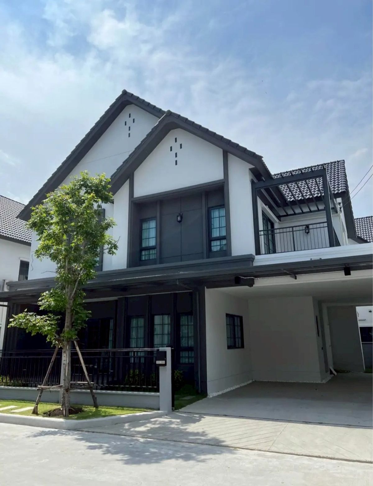 ให้เช่าบ้านบางนา แบริ่ง ลาซาล : บ้านสวย บรรยากาศดี เดินทางสะดวก ใกล้ร้านอาหาร