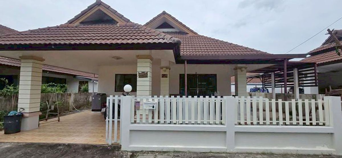 For RentHouseChiang Mai : House for rent 15,000 baht per month. Travel only 10 minutes to Big C Mae Hia No.9H936.