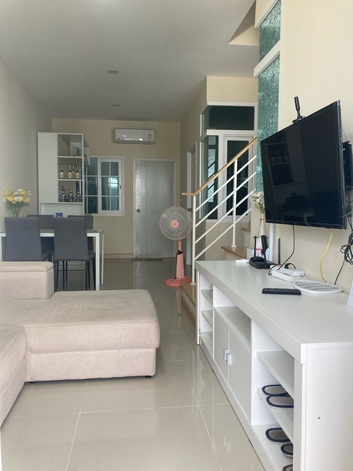 ให้เช่าทาวน์โฮมสมุทรปราการ สำโรง : 🏡ให้เช่าบ้านแบบมีเฟอร์นิเจอร์พร้อมอยู่ โครงการ GoldenTown สุขุมวิท-ลาซาล (ถ.สุขุมวิท113) 