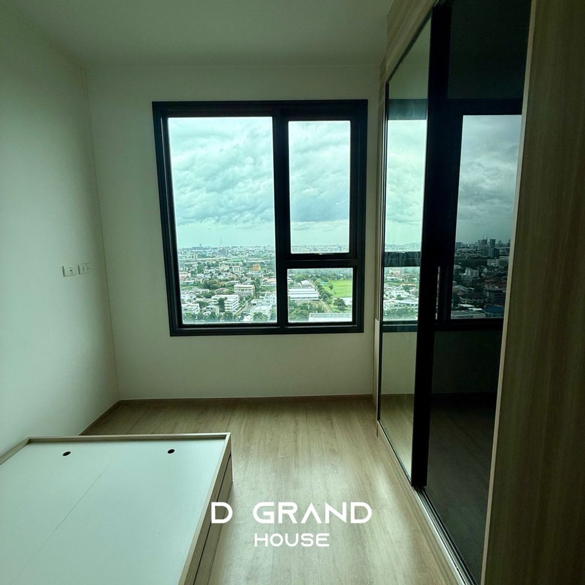 For SaleCondoKasetsart, Ratchayothin : Selling a very good price, 2 bedrooms, city views, corner rooms, new rooms have never been in.