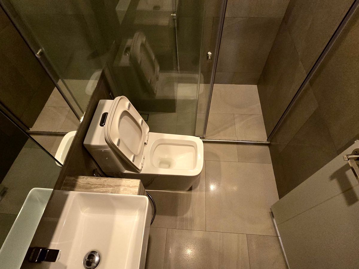 For RentCondoRatchathewi,Phayathai : Park Origin Phayathai【𝐑𝐄𝐍𝐓】🔥Fully modern, with premium materials throughout. A sleek, dark tone that looks expensive.🔥  Contact Line ID: @hacondo