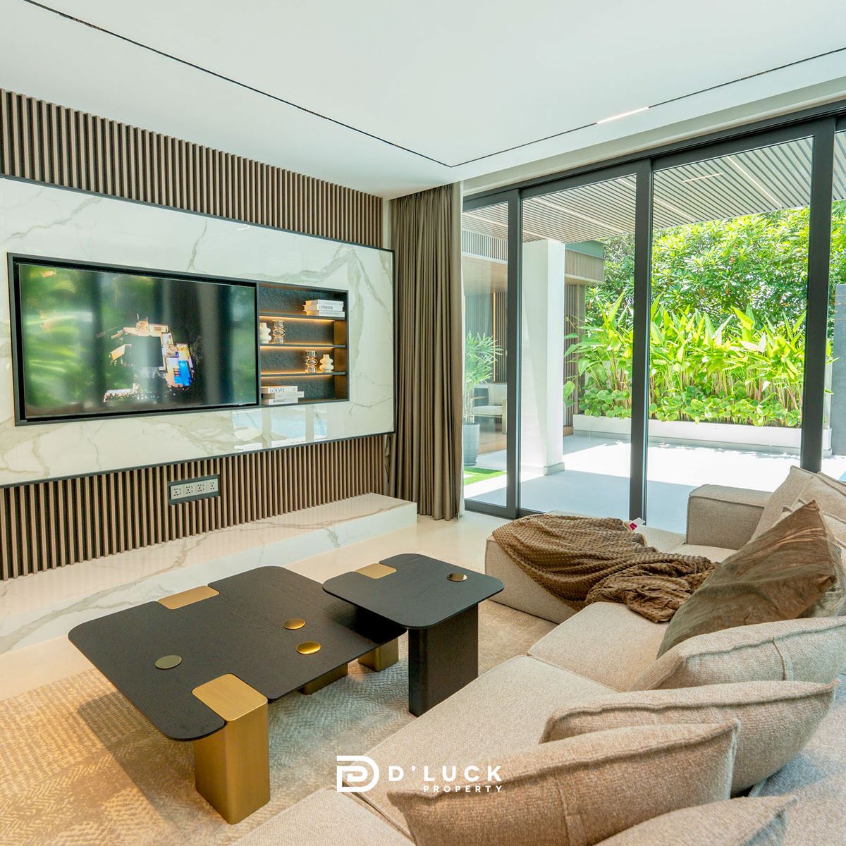 ขายพัทยา บางแสน ชลบุรี สัตหีบ : Luxury pool villa in pattaya for sale 
