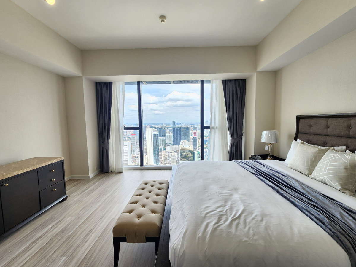 ให้เช่าคอนโดสาทร นราธิวาส : Spacious 4 bedrooms for rent at The Met with private pool 