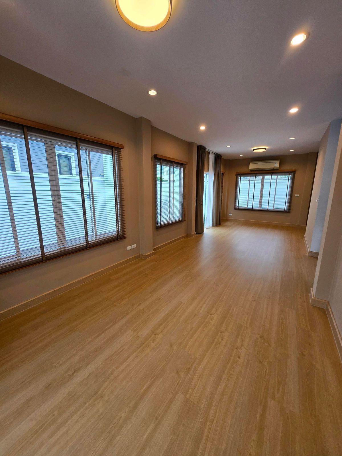 ขายทาวน์โฮมบางแค เพชรเกษม : ขายบ้านแฝดบางแวก พุทธมณฑล สาย1 รีโนเวทใหม่หลังมุม สวย พร้อมอยู่ ทำเลดี ใกล้ MRT เพชรเกษม48