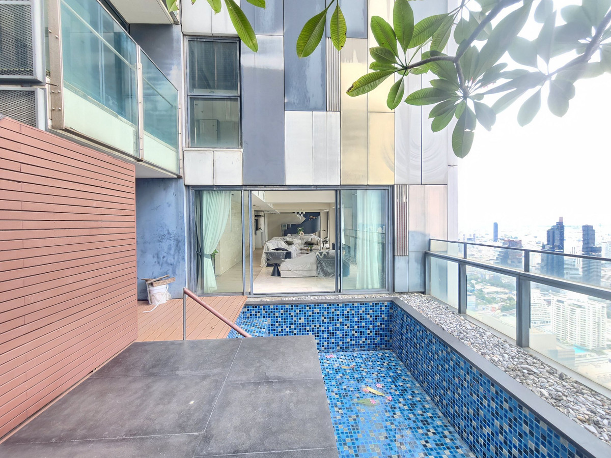 ให้เช่าคอนโดสาทร นราธิวาส : Spacious 4 bedrooms for rent at The Met with private pool 