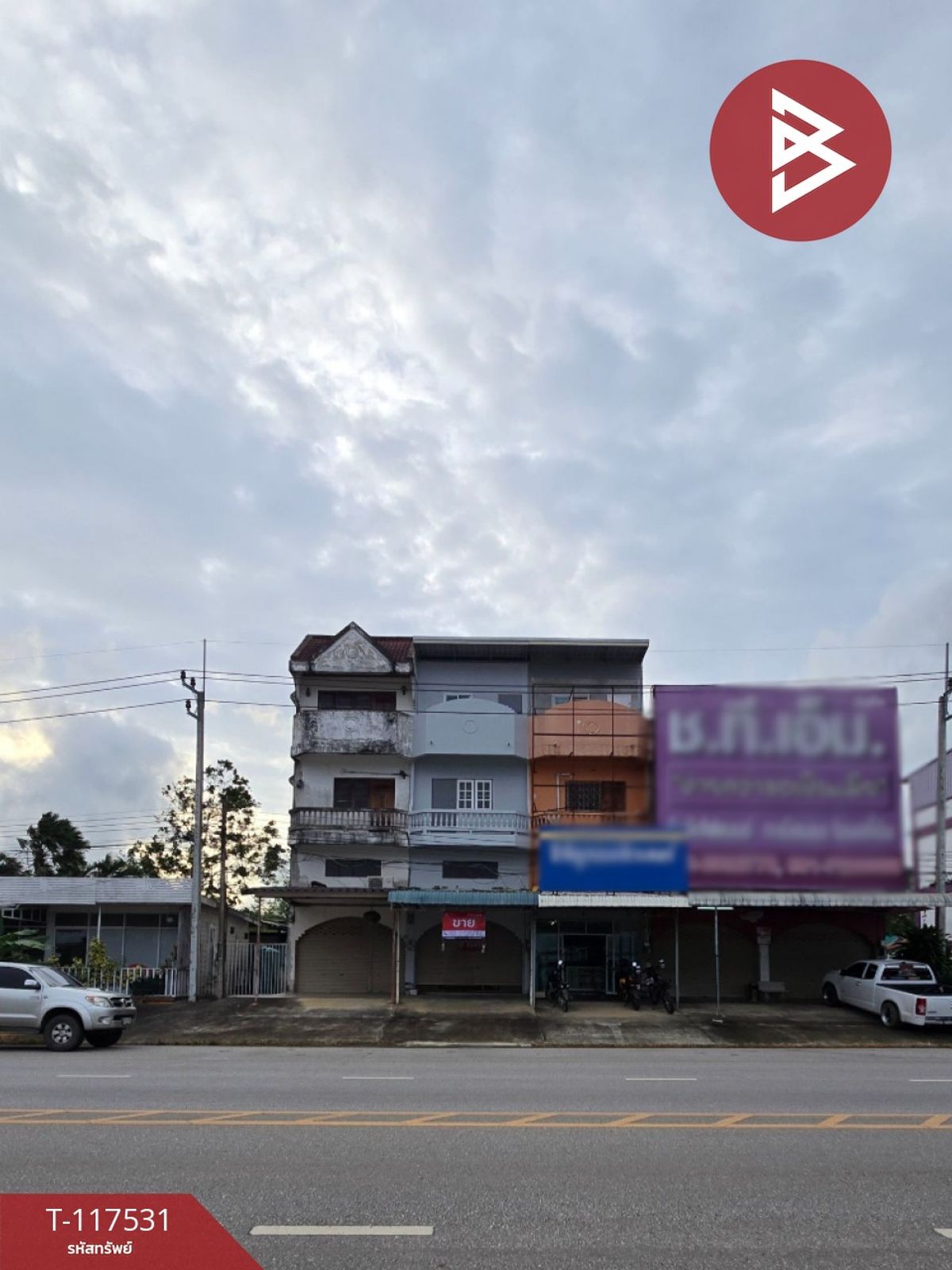 For SaleShop HouseChanthaburi : 3 -storey commercial building for sale, area of 16.6 square wah, Soi Dao District, Chanthaburi, good location on the road
