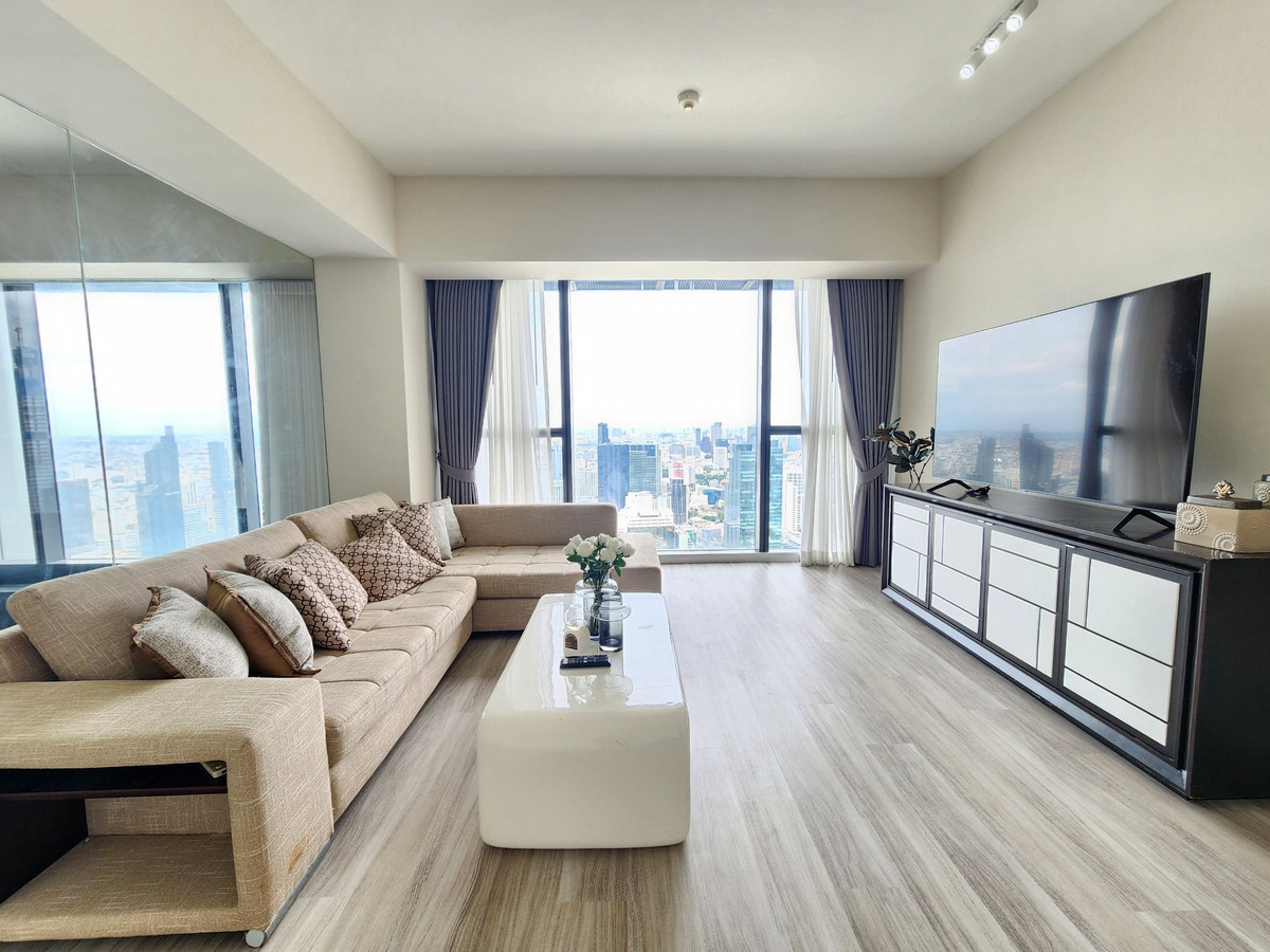 ให้เช่าคอนโดสาทร นราธิวาส : Spacious 4 bedrooms for rent at The Met with private pool 