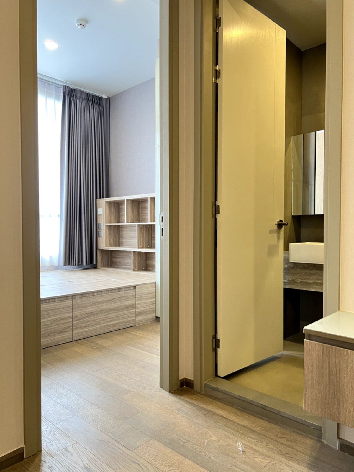 For RentCondoRatchathewi,Phayathai : Park Origin Phayathai【𝐑𝐄𝐍𝐓】🔥Warm, elegant tones complemented by practical built-ins🔥  Contact Line ID: @hacondo