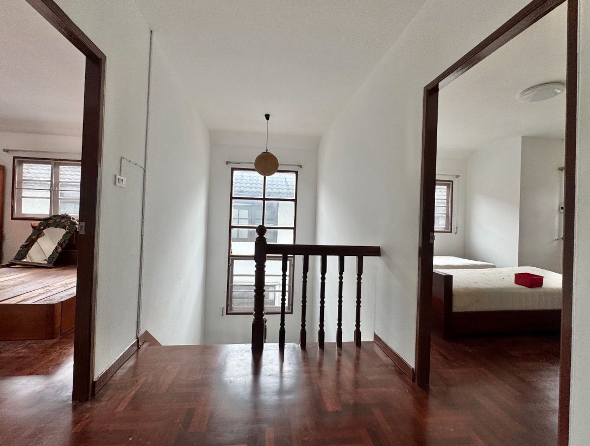 For RentHouseNana, North Nana,Sukhumvit13, Soi Nana : Rent a single house, Soi Sukhumvit 4, near the BTS BTS for rent.