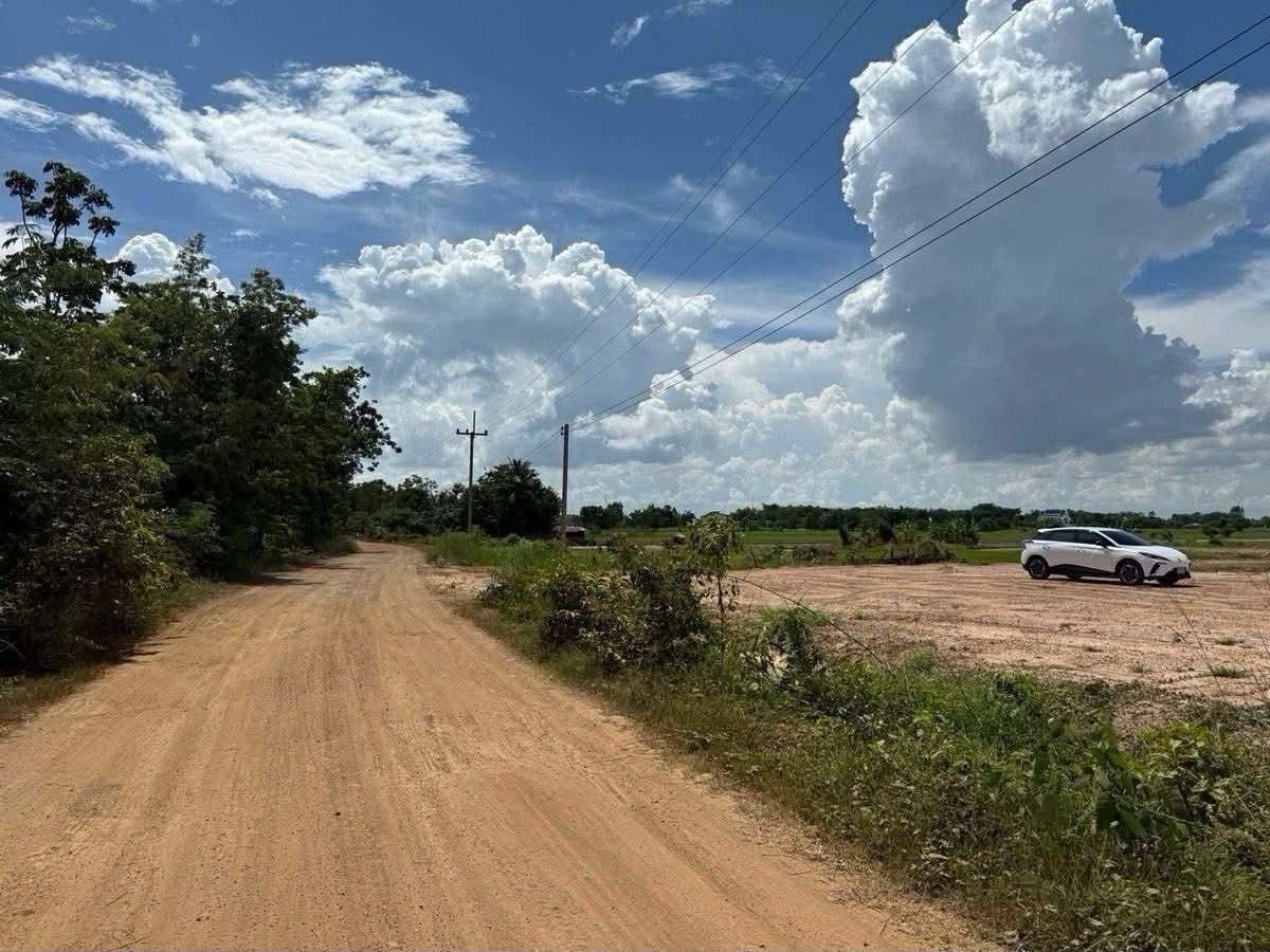 ขายที่ดินสุโขทัย : ขายที่ดิน 1 ไร่ บ้านกล้วย สุโขทัย แปลงมุม  ติดถนน น้ำไฟเข้าถึง 