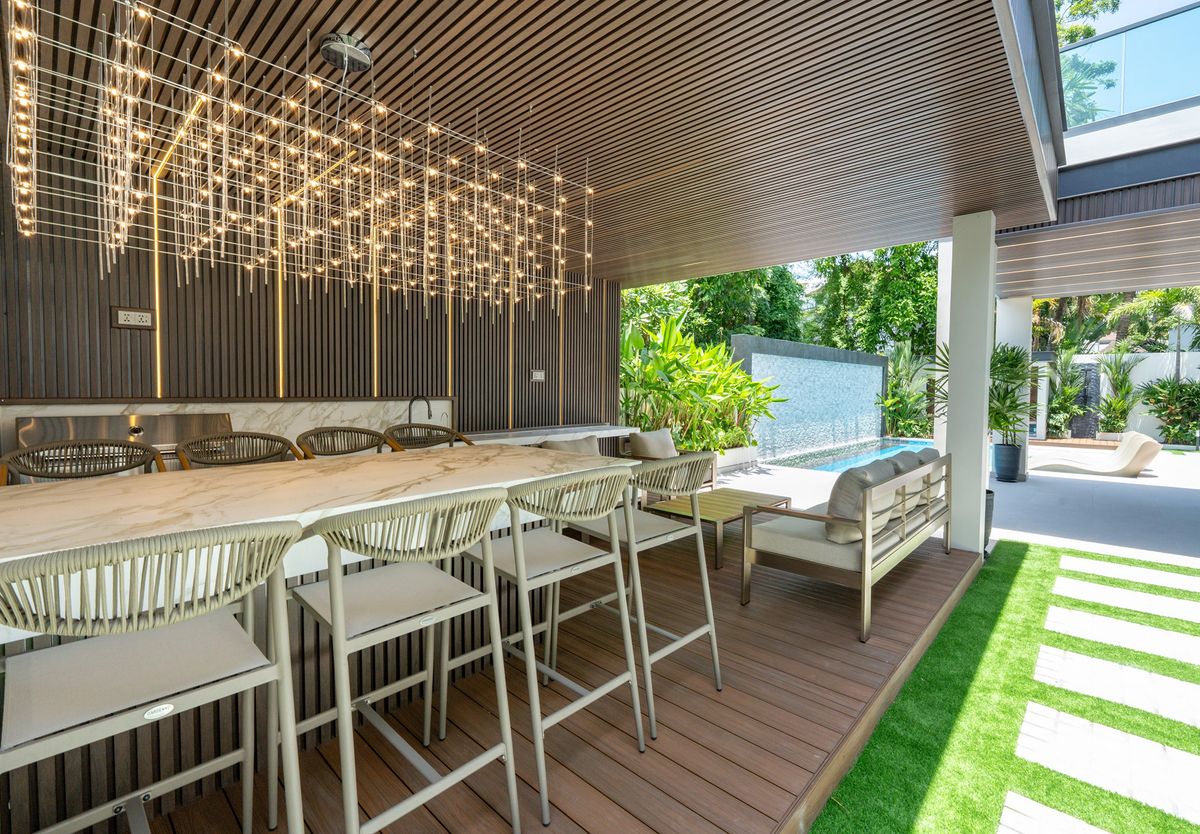 ขายพัทยา บางแสน ชลบุรี สัตหีบ : Luxury pool villa in pattaya for sale 