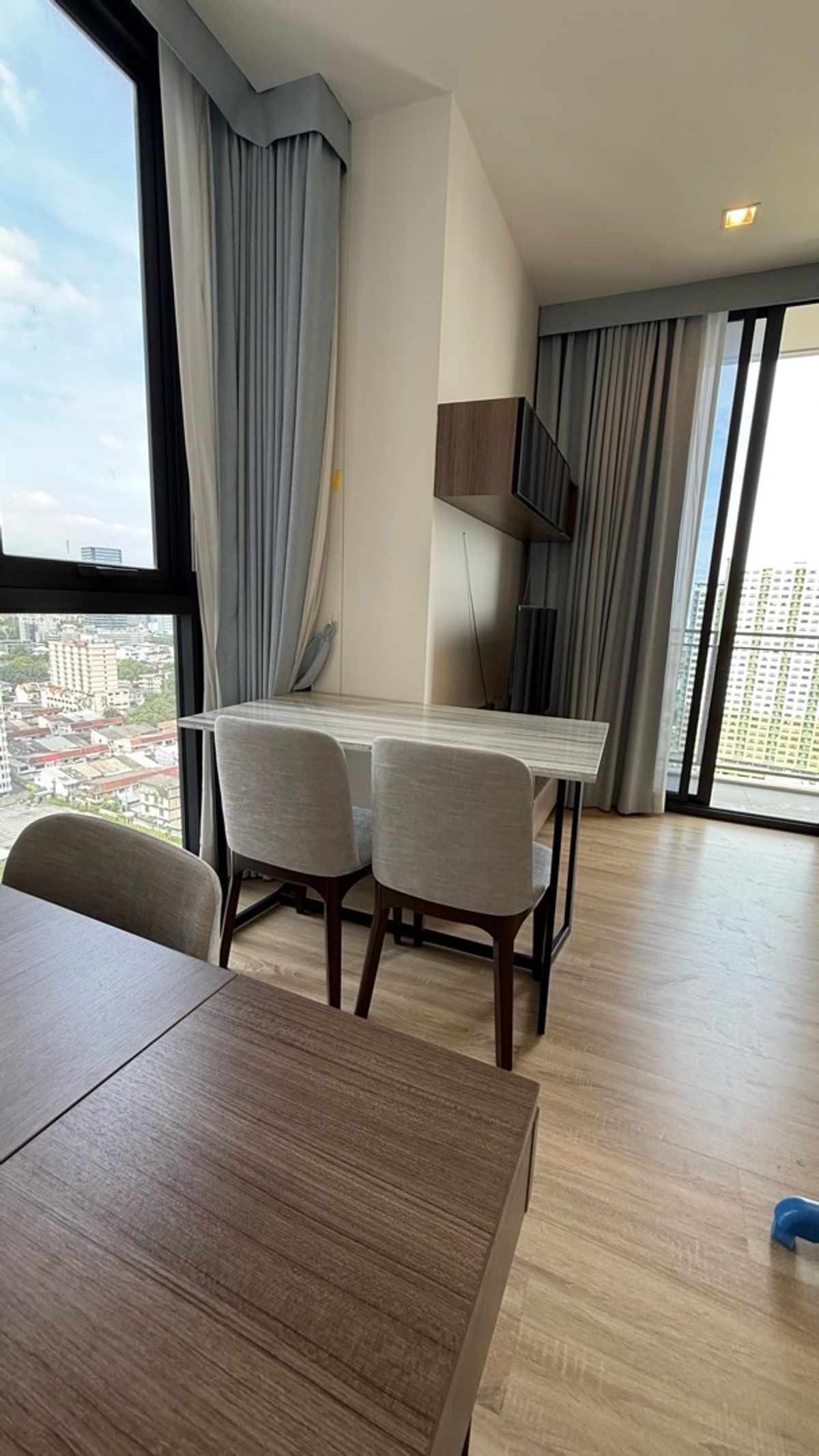 ให้เช่าคอนโดสะพานควาย จตุจักร : Corner room for Rent 40 SQM 24,000 