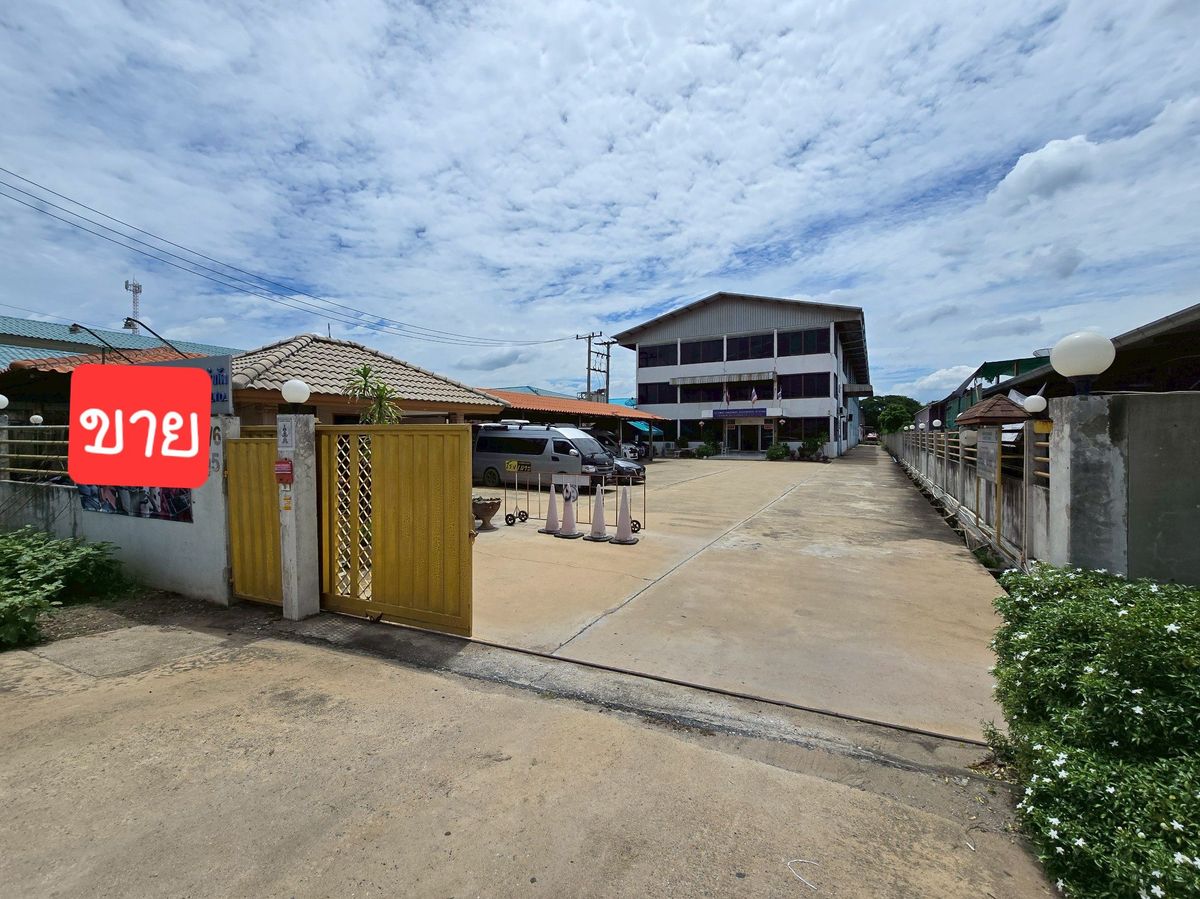 ขายโกดังนครปฐม : ขาย ที่ดิน พร้อม โกดัง บนเนื้อที่ 2-3-55 ไร่ ติดถนนหลัก 4 เลน