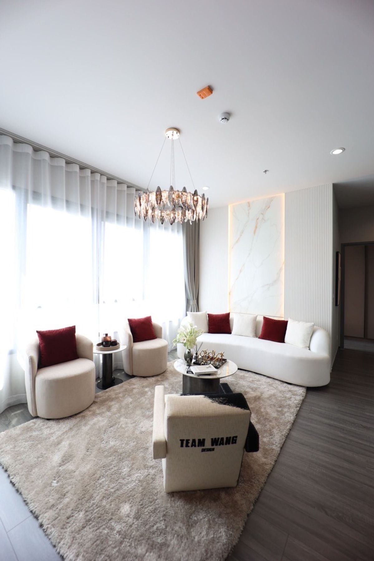 ขายคอนโดคลองเตย กล้วยน้ำไท : Penthouse 3 Bed 3 Bath 3 Parking 105 Sqm. 350m to BTS  1 Stop to Ekkamai Thonglor 
