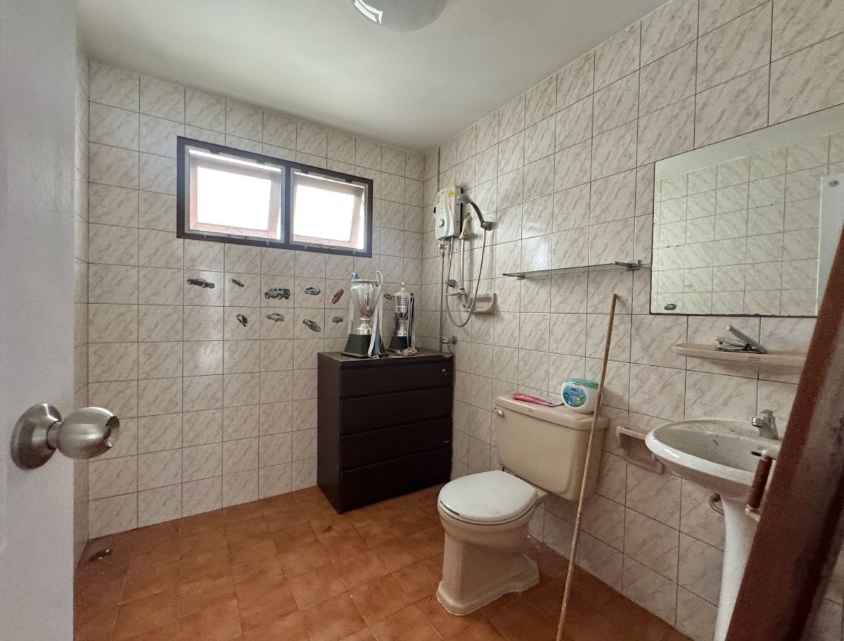 For RentHouseNana, North Nana,Sukhumvit13, Soi Nana : Rent a single house, Soi Sukhumvit 4, near the BTS BTS for rent.