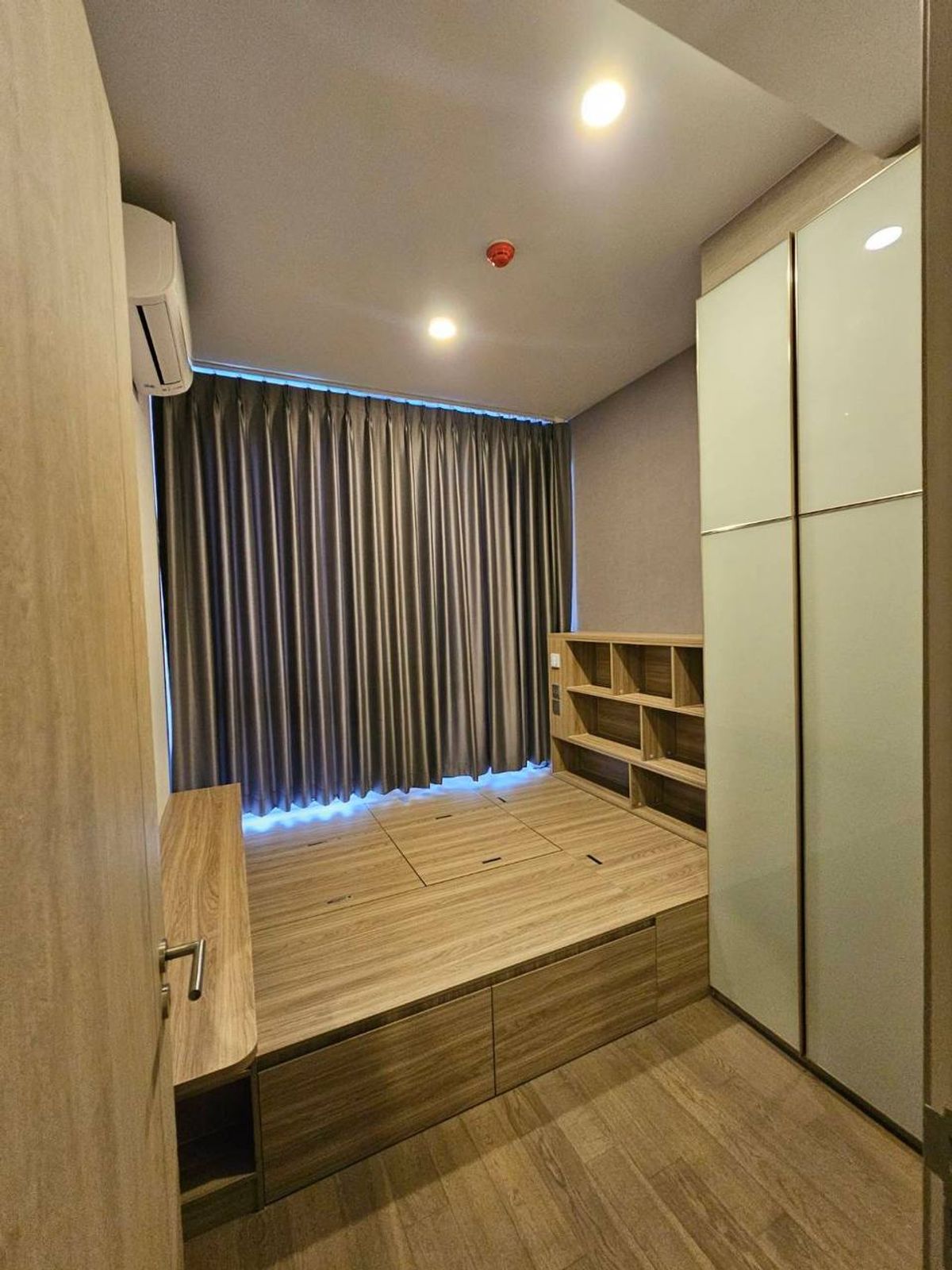 For RentCondoRatchathewi,Phayathai : Park Origin Phayathai【𝐑𝐄𝐍𝐓】🔥Warm, elegant tones complemented by practical built-ins🔥  Contact Line ID: @hacondo