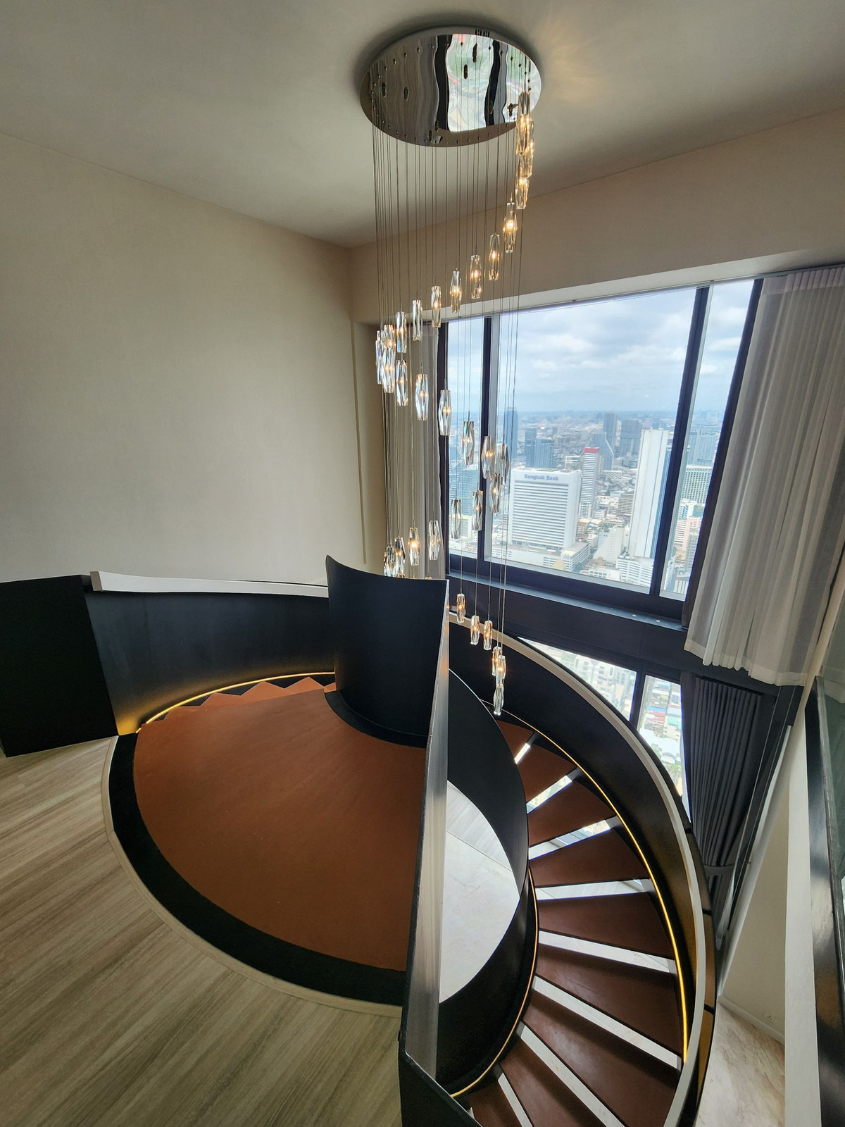 ให้เช่าคอนโดสาทร นราธิวาส : Spacious 4 bedrooms for rent at The Met with private pool 