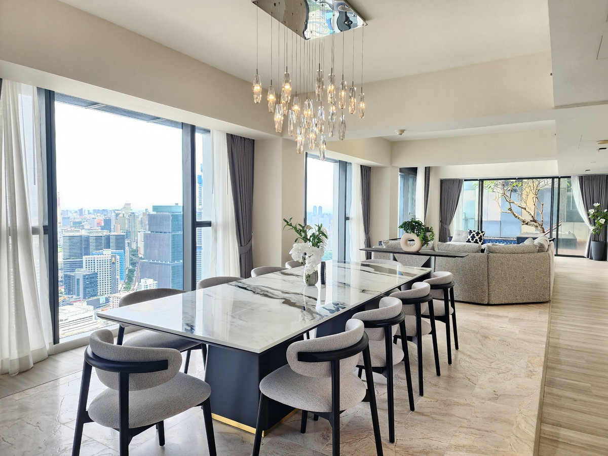 ให้เช่าคอนโดสาทร นราธิวาส : Spacious 4 bedrooms for rent at The Met with private pool 