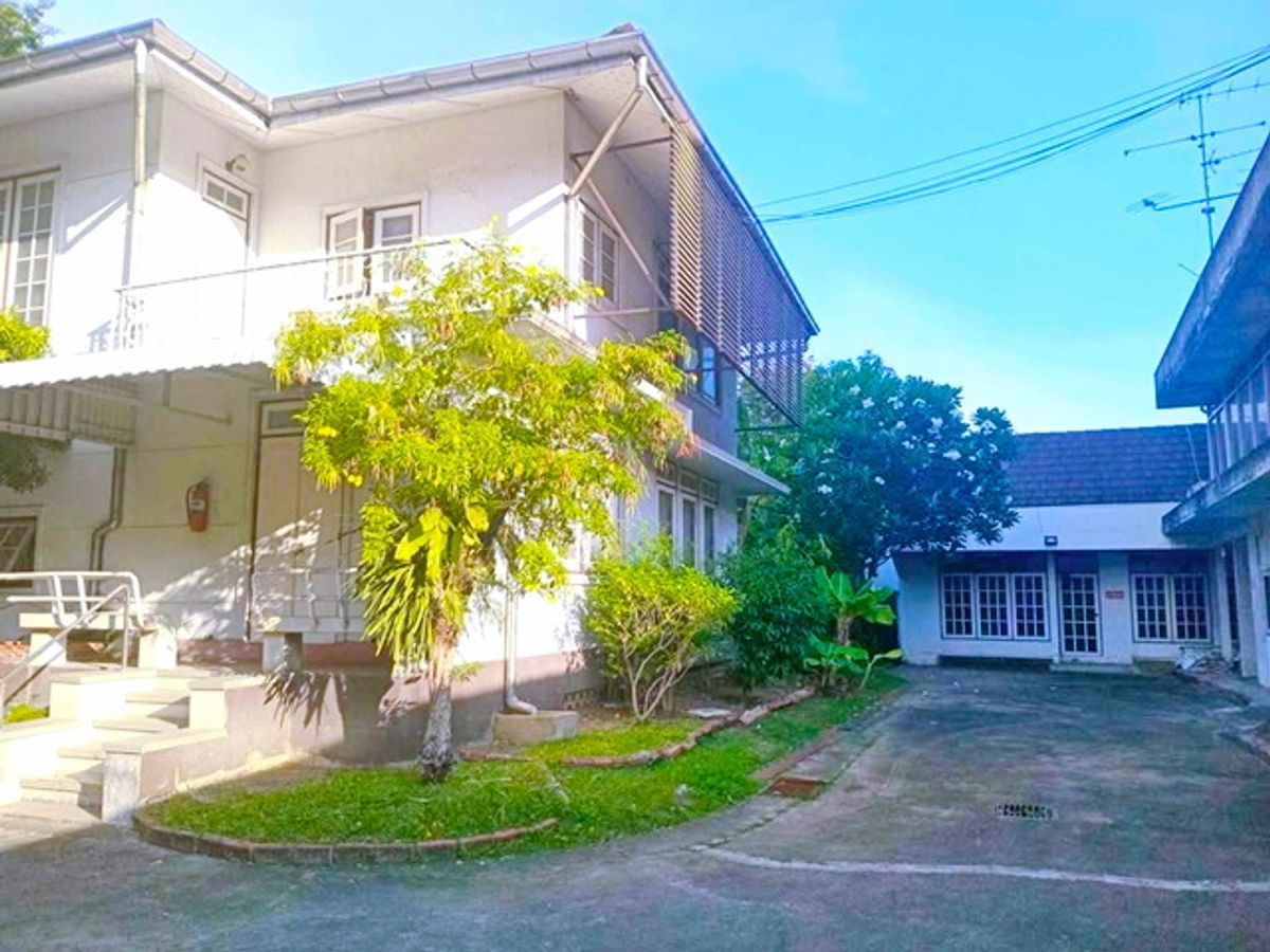 For RentHouseRama9, Petchburi, RCA : MRT Khlong Toei 800m. 2-story detached house for rent 1rai 66sqm. 386sq.m. MRT Lumphini 1km. roadsid
