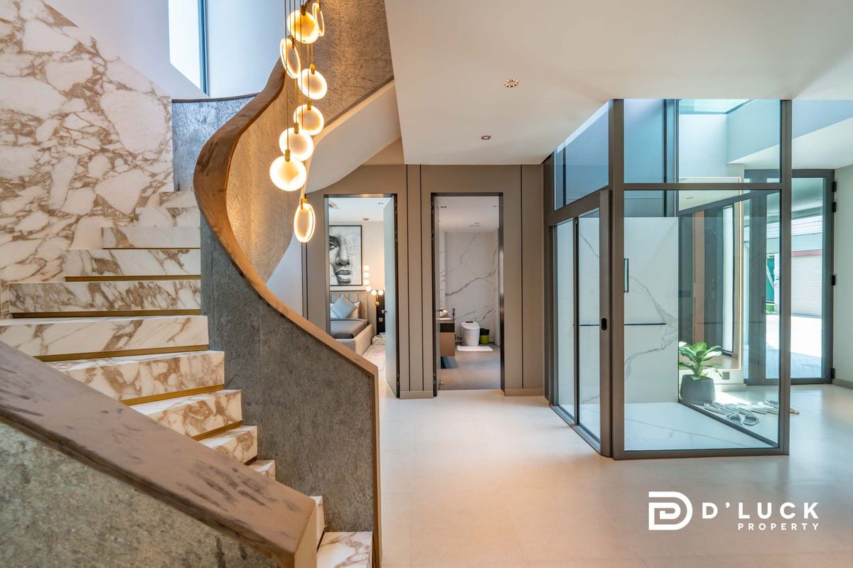 ขายพัทยา บางแสน ชลบุรี สัตหีบ : Luxury pool villa in pattaya for sale 