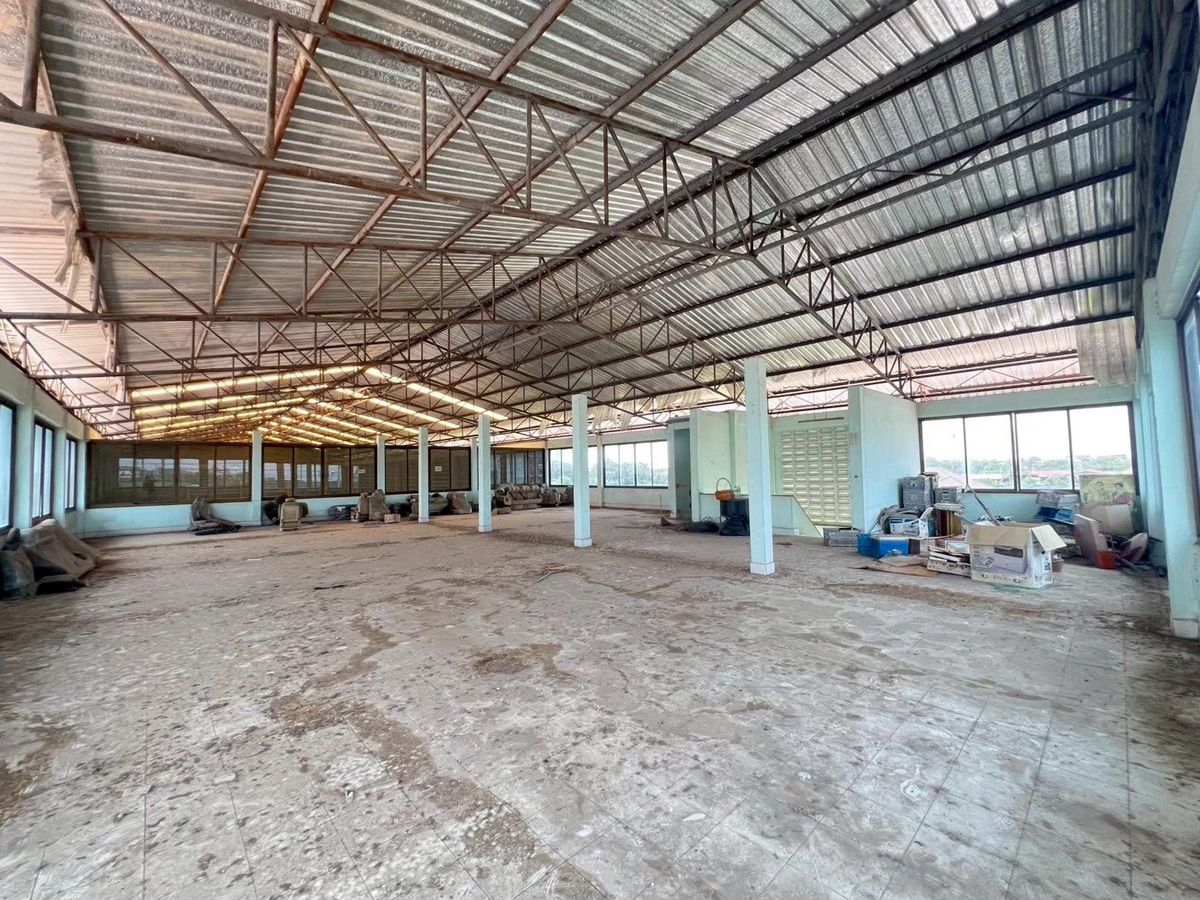 ขายโกดังนครปฐม : ขาย ที่ดิน พร้อม โกดัง บนเนื้อที่ 2-3-55 ไร่ ติดถนนหลัก 4 เลน