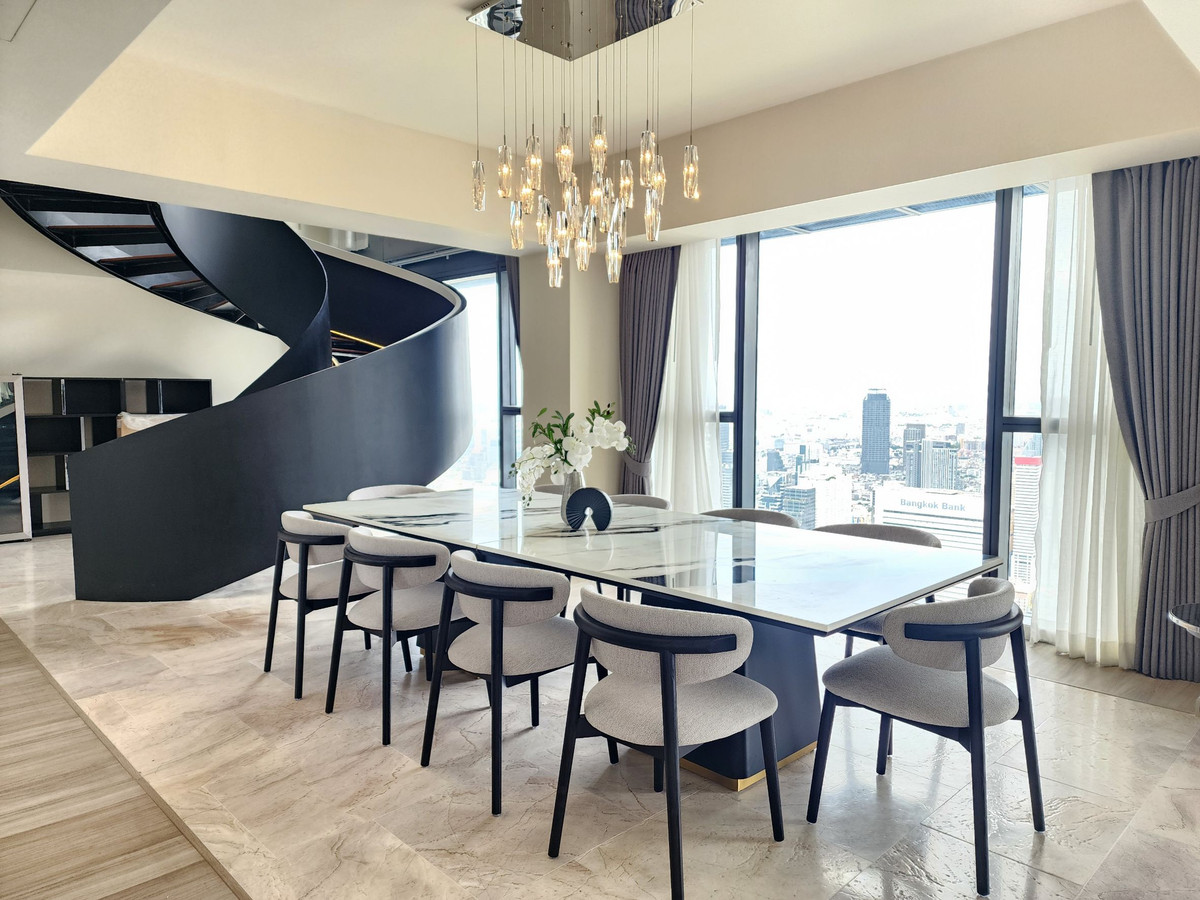 ให้เช่าคอนโดสาทร นราธิวาส : Spacious 4 bedrooms for rent at The Met with private pool 