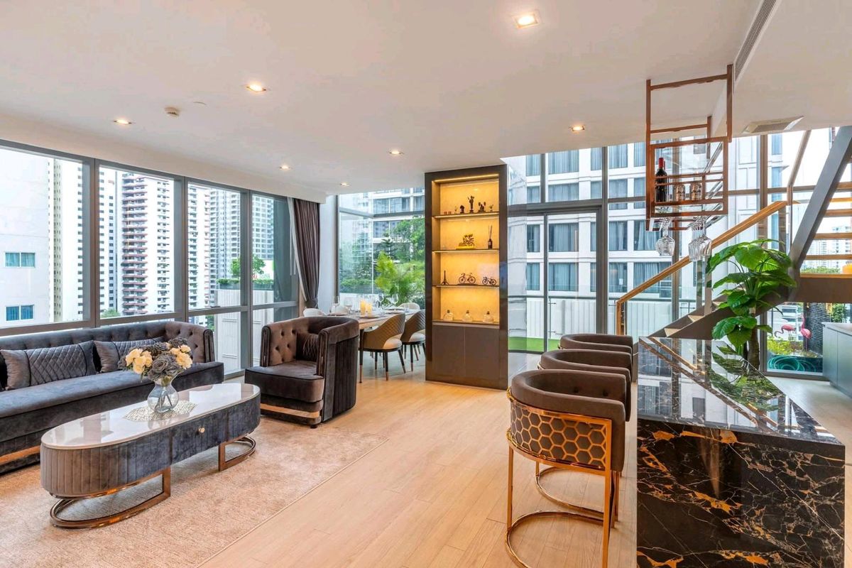 ให้เช่าคอนโดสุขุมวิท อโศก ทองหล่อ : 📍The Room Sukhumvit21
Luxury Duplex condo for rent 110k
Near MRT Sukhumvit/ BTS Asoke✨️