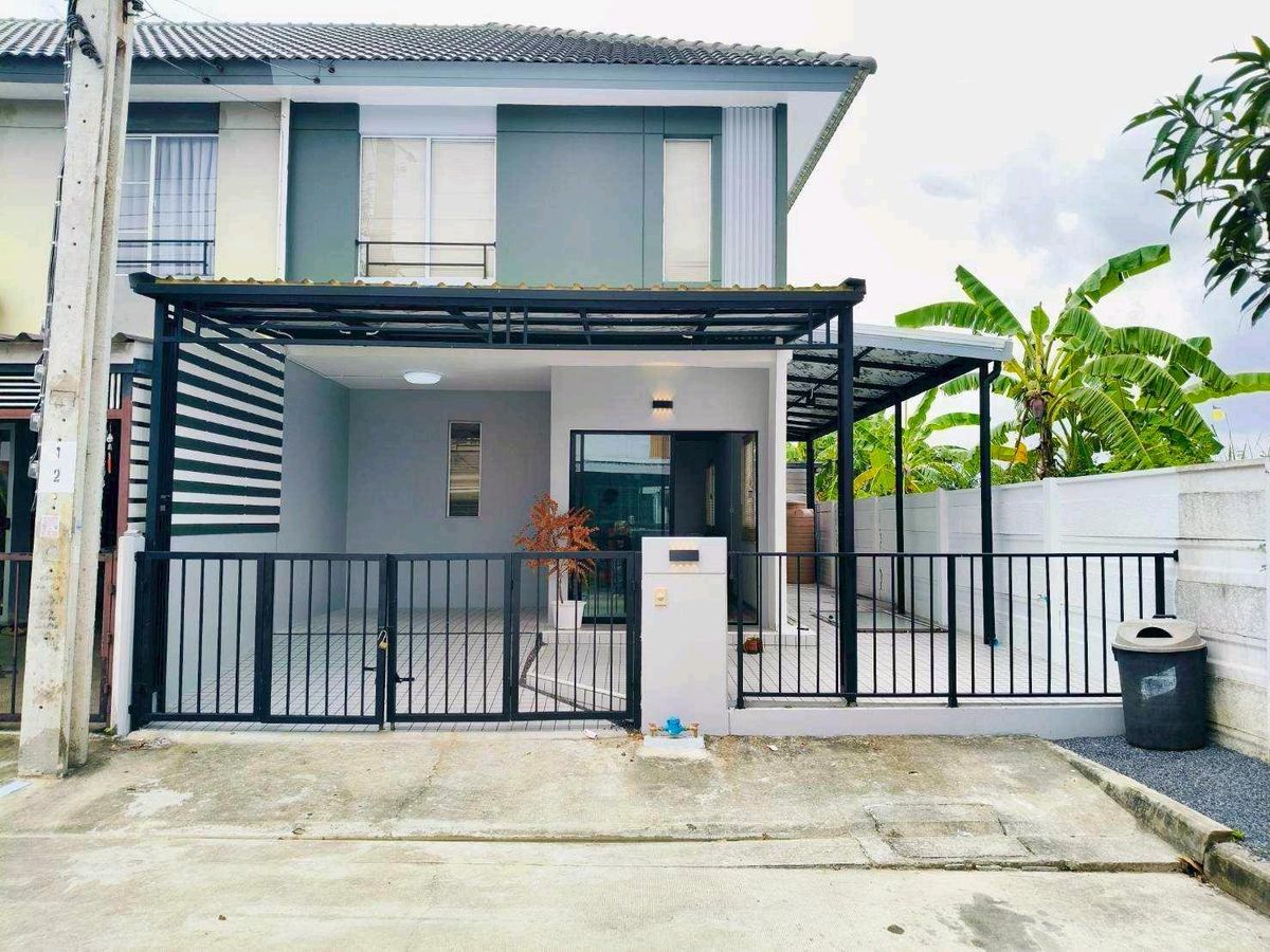ขายทาวน์โฮมลาดกระบัง สุวรรณภูมิ : ทาวน์เฮ้าส์ 2 ชั้น หมู่บ้าน พฤกษา 105 ฉลองกรุงลาดกระบัง ใกล้สนามบินสุวรรณภูมิ บิ๊กซี โลตัส CJ Mall รีโนเวทแล้วพร้อมอยู่ หิ้วกระเป๋าเข้าได้เลย
