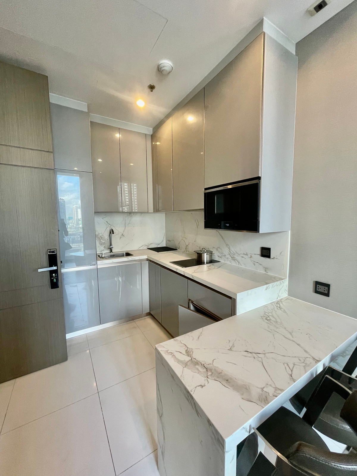 ให้เช่าคอนโดพระราม 9 เพชรบุรีตัดใหม่ RCA : 🔥 ด่วน 🔥  ห้องสวย ใหม่ ถูก โครงการสุดฮอต ติดรถไฟฟ้า    Call : 0619824959 Line ID :  elegant.289