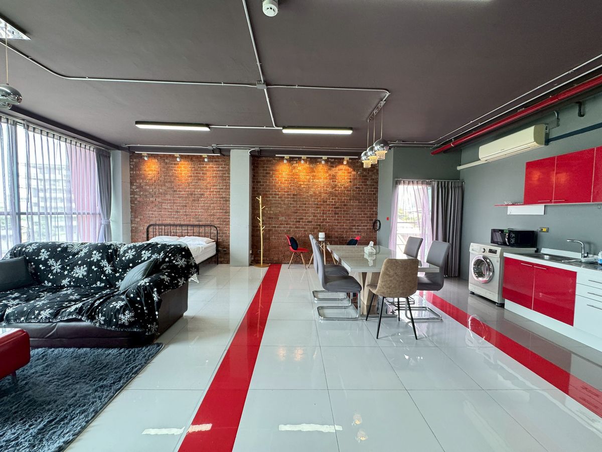 For RentSukhumvit, Asoke, Thonglor : Open and airy! 1 large bedroom for rent in the heart of Ekkamai