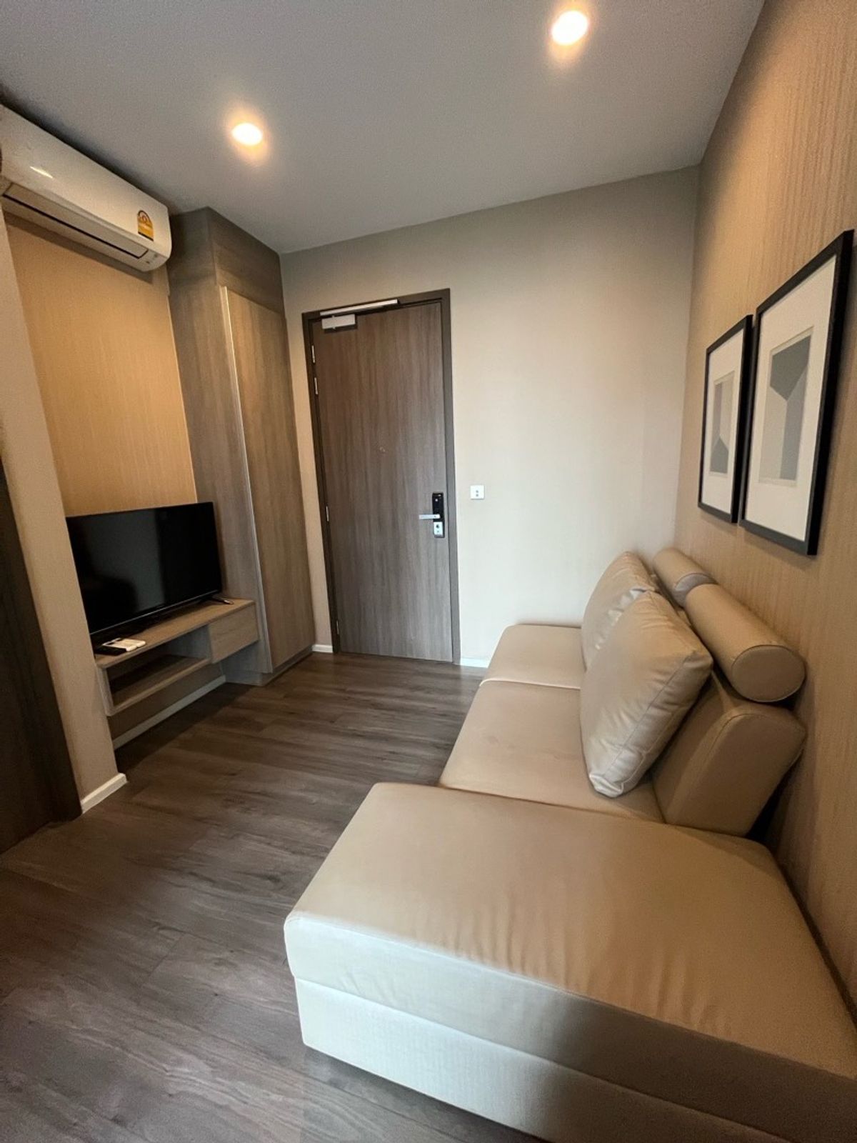 ให้เช่าคอนโดอ่อนนุช อุดมสุข : for Rent : Whizdom Essence 1bed1bath please call : 095-3905490