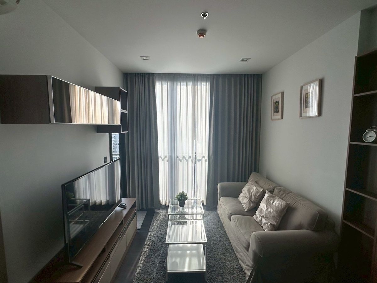 For RentCondoRama9, Petchburi, RCA : 🔥Hot today 🔥🔥The Line Asoke-RATCHADA room 1bedroom 35SQ.M. The high class is decorated with Walk-in Closet ready to move in. 🛋️ Interested, can contact 😊😊😊