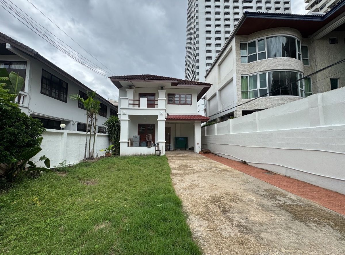 For RentHouseNana, North Nana,Sukhumvit13, Soi Nana : Rent a single house, Soi Sukhumvit 4, near the BTS BTS for rent.