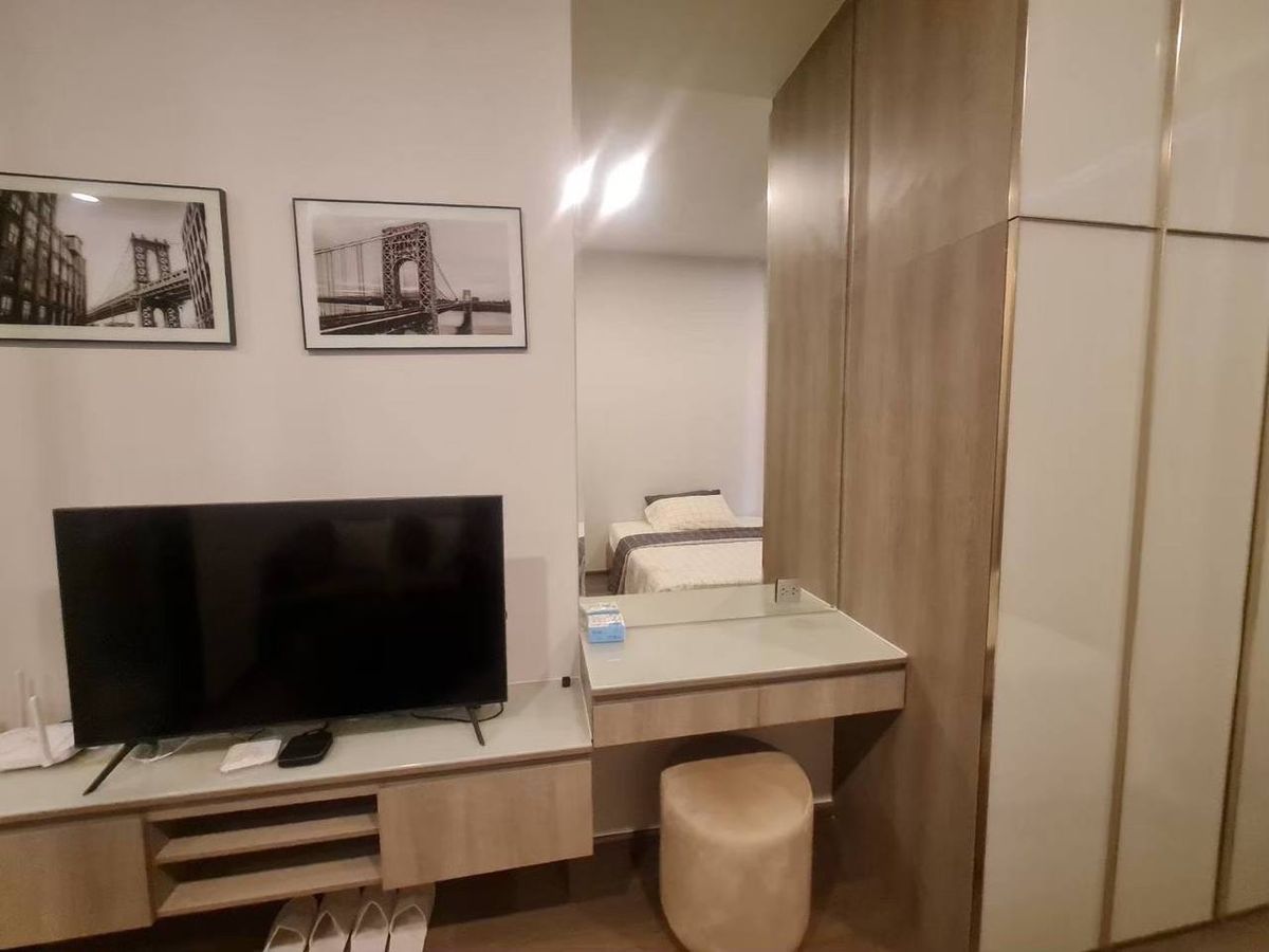 For RentCondoRatchathewi,Phayathai : Park Origin Phayathai【𝐑𝐄𝐍𝐓】🔥Simple yet elegant, this room features a white, gray, and black theme, with a compact design.🔥  Contact Line ID: @hacondo