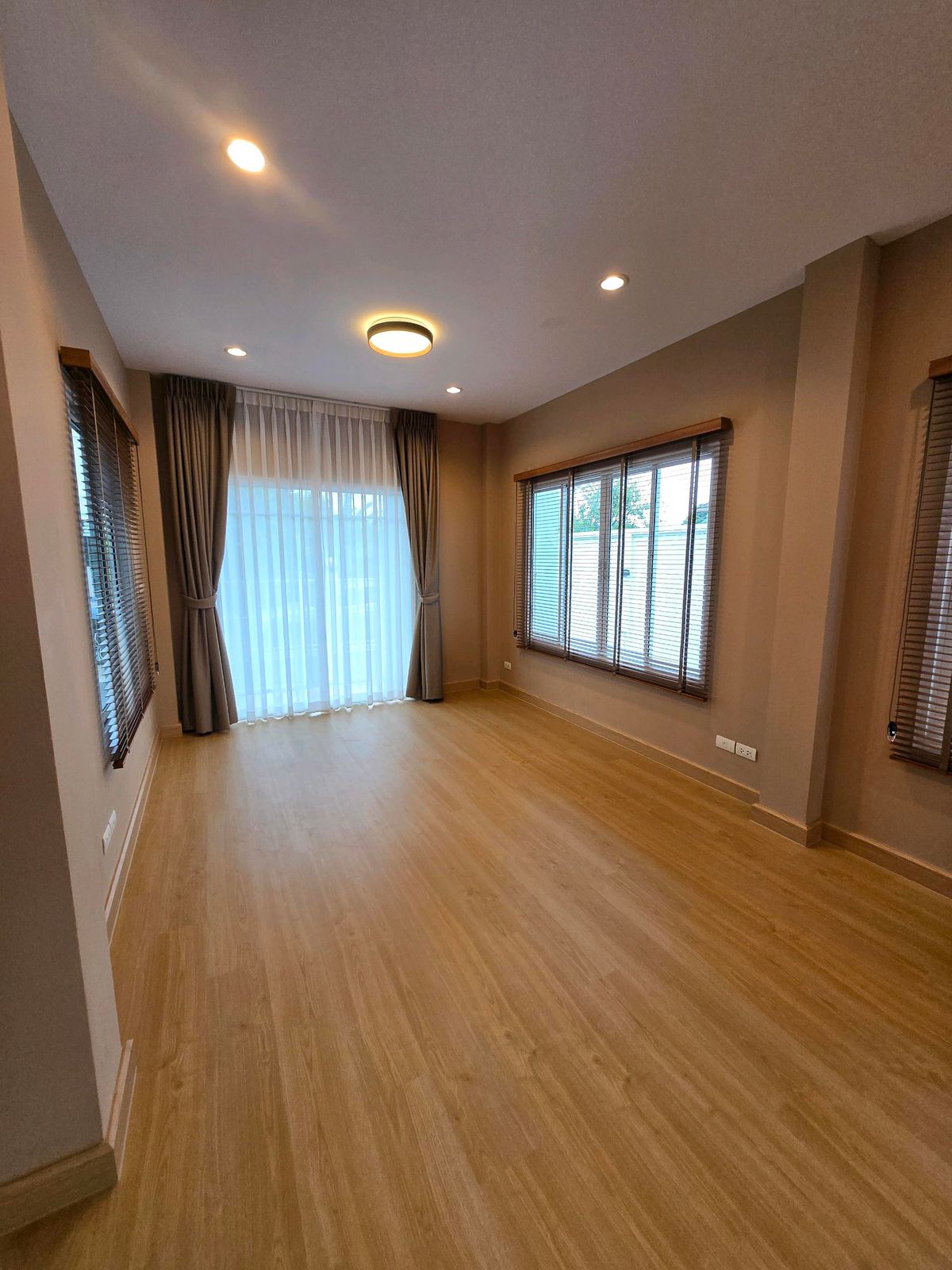 ขายทาวน์โฮมบางแค เพชรเกษม : ขายบ้านแฝดบางแวก พุทธมณฑล สาย1 รีโนเวทใหม่หลังมุม สวย พร้อมอยู่ ทำเลดี ใกล้ MRT เพชรเกษม48