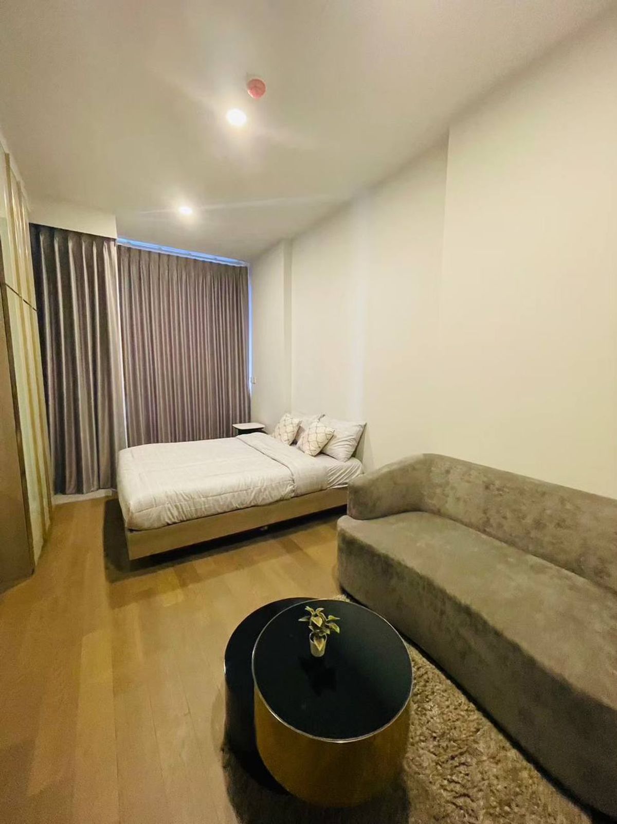 For RentCondoRatchathewi,Phayathai : Park Origin Phayathai【𝐑𝐄𝐍𝐓】🔥Simple yet elegant, this room features a white, gray, and black theme, with a compact design.🔥  Contact Line ID: @hacondo