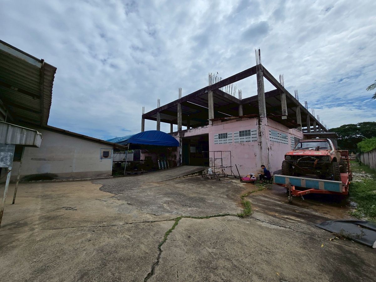 ขายโกดังนครปฐม : ขาย ที่ดิน พร้อม โกดัง บนเนื้อที่ 2-3-55 ไร่ ติดถนนหลัก 4 เลน