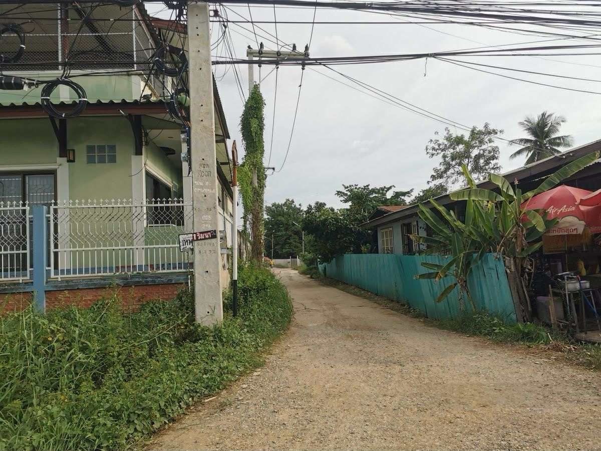 ขายที่ดินสุโขทัย : ขายที่ดิน 1 ไร่ บ้านกล้วย สุโขทัย แปลงมุม  ติดถนน น้ำไฟเข้าถึง 