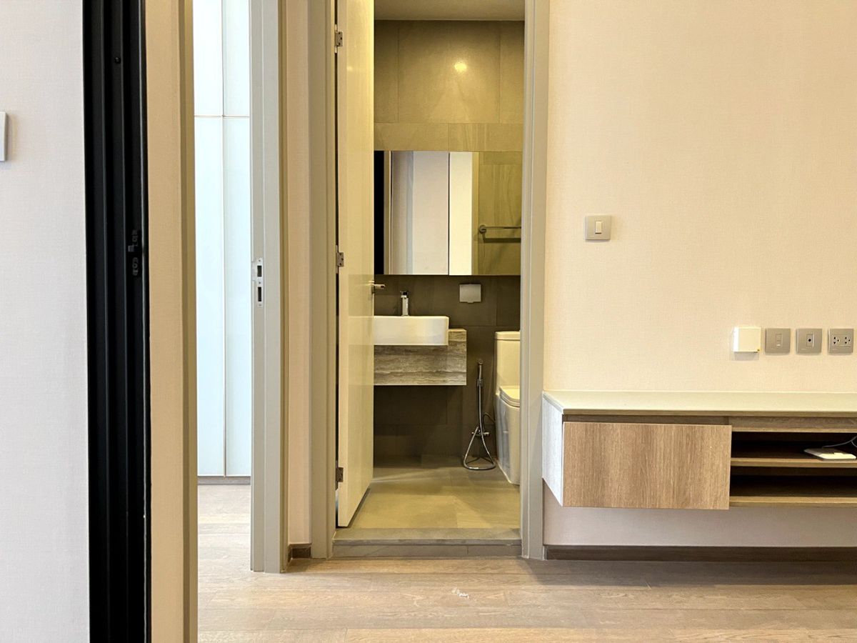 For RentCondoRatchathewi,Phayathai : Park Origin Phayathai【𝐑𝐄𝐍𝐓】🔥Warm, elegant tones complemented by practical built-ins🔥  Contact Line ID: @hacondo