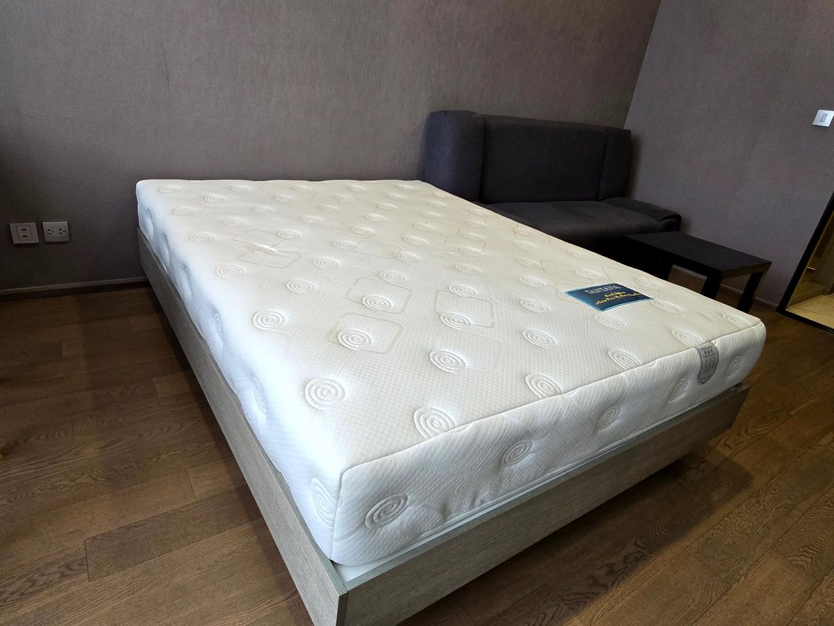 For RentCondoRatchathewi,Phayathai : Park Origin Phayathai【𝐑𝐄𝐍𝐓】🔥Fully modern, with premium materials throughout. A sleek, dark tone that looks expensive.🔥  Contact Line ID: @hacondo