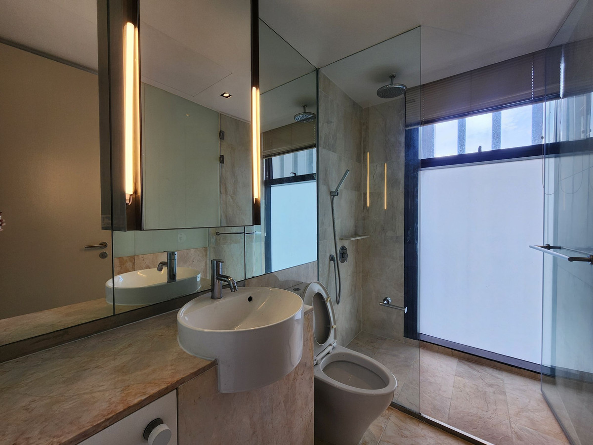 ให้เช่าคอนโดสาทร นราธิวาส : Spacious 4 bedrooms for rent at The Met with private pool 