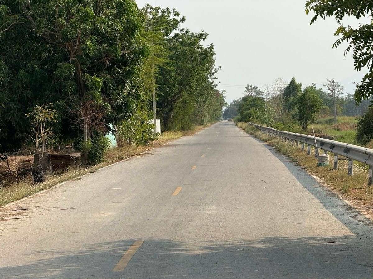 ขายที่ดินสุโขทัย : ขายที่ดิน 1 ไร่ บ้านกล้วย สุโขทัย แปลงมุม  ติดถนน น้ำไฟเข้าถึง 