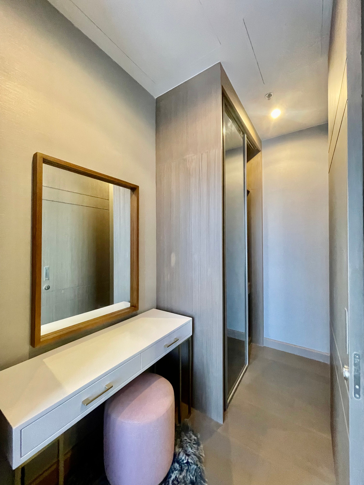 ให้เช่าคอนโดพระราม 9 เพชรบุรีตัดใหม่ RCA : 🔥 ด่วน 🔥  ห้องสวย ใหม่ ถูก โครงการสุดฮอต ติดรถไฟฟ้า    Call : 0619824959 Line ID :  elegant.289