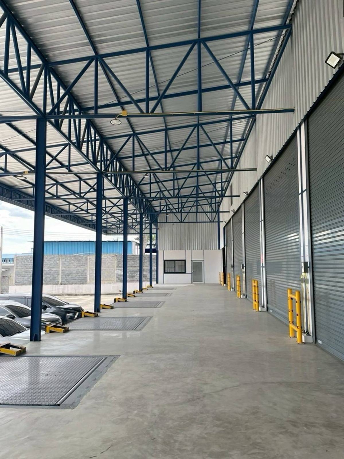 ให้เช่าโรงงานศรีราชา แหลมฉบัง บ้านบึง : 📦 ให้เช่าโกดัง พร้อมออฟฟิศ ใกล้ท่าเรือแหลมฉบัง
📍 ศรีราชา ชลบุรี | ผังสี ส้มจุด

📐 ขนาด 4,032 ตร.ม. 
(กว้าง 84 x ลึก 48 ม.)
