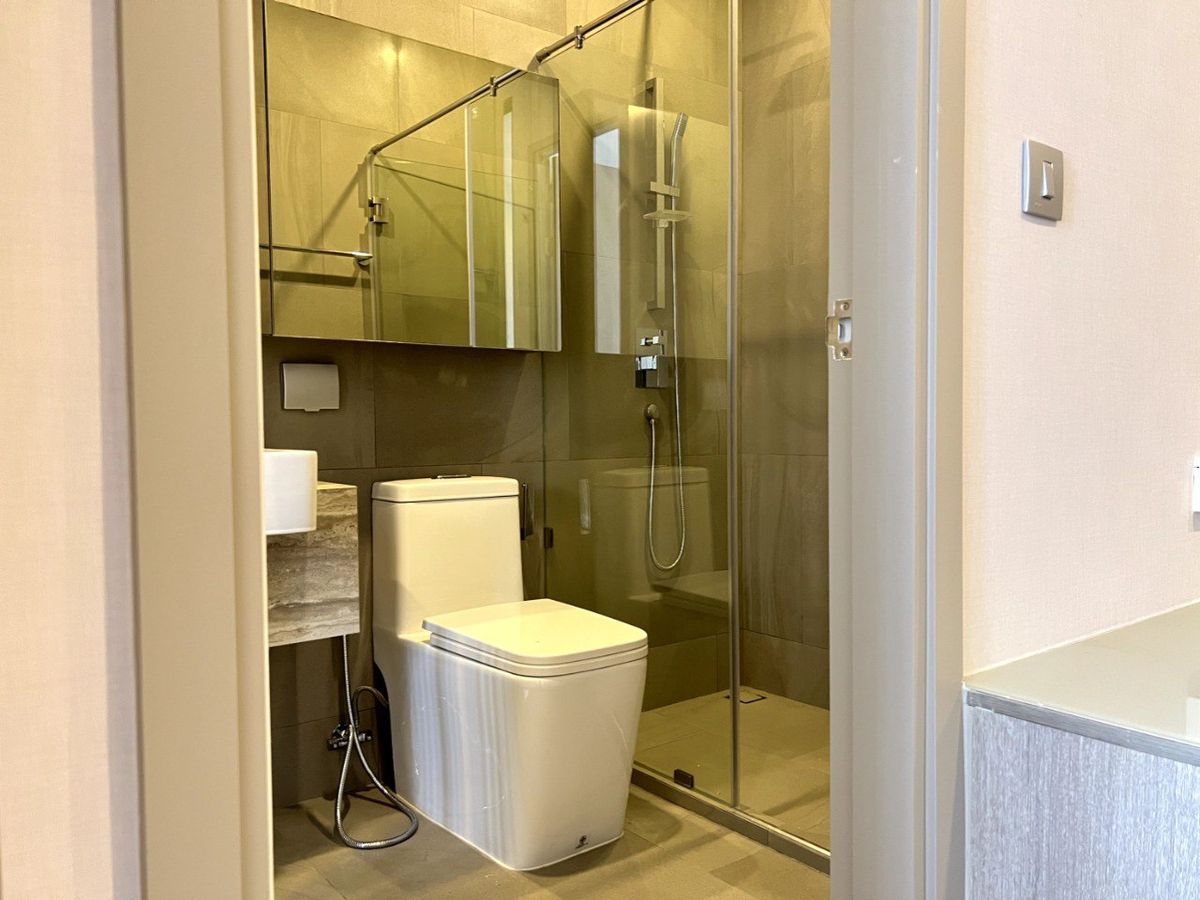 For RentCondoRatchathewi,Phayathai : Park Origin Phayathai【𝐑𝐄𝐍𝐓】🔥Warm, elegant tones complemented by practical built-ins🔥  Contact Line ID: @hacondo